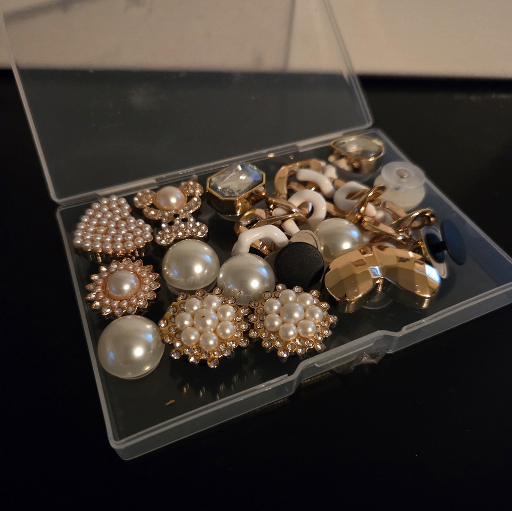 Croc Charm Set - Picture 2 of 3